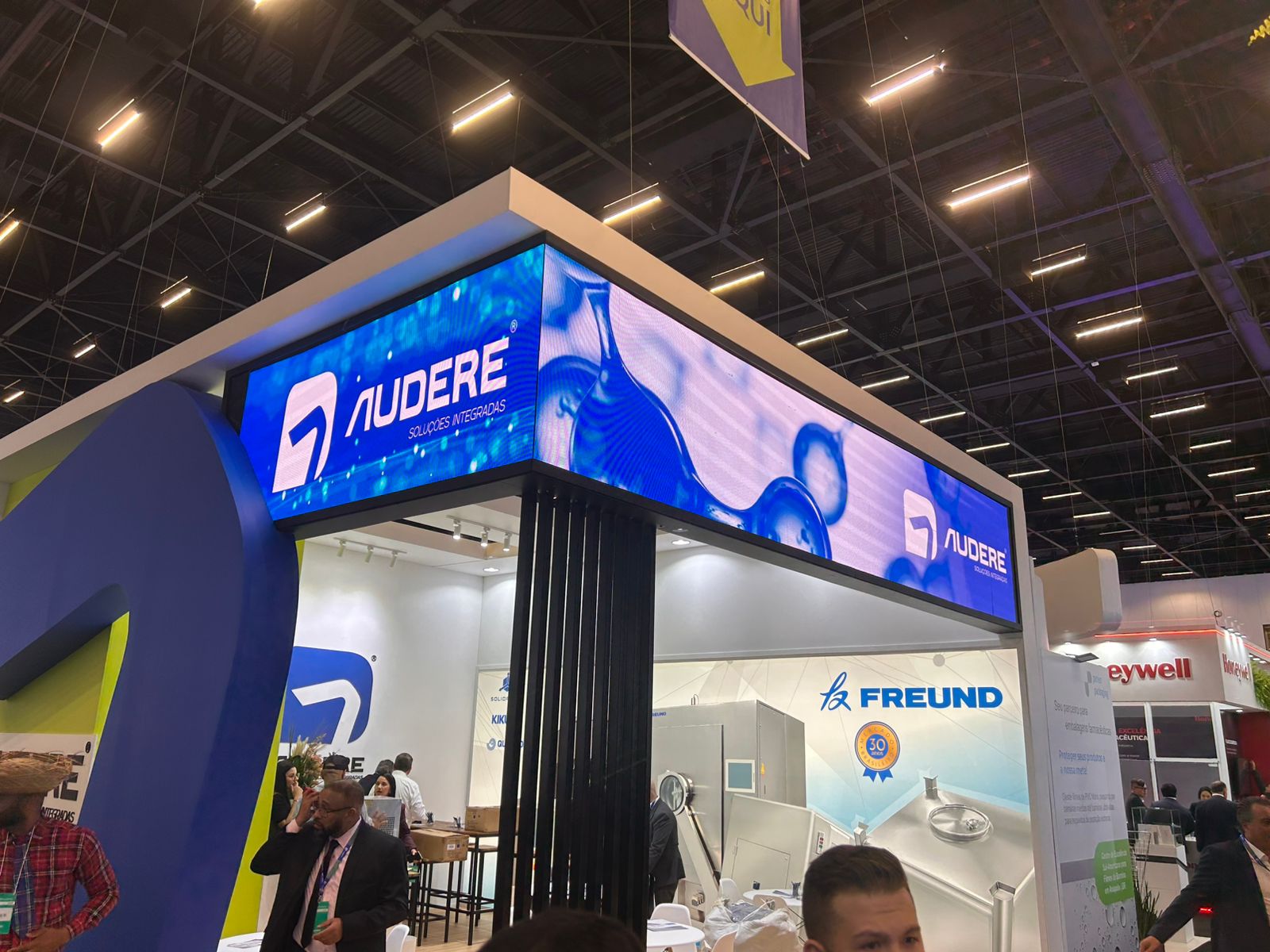 Aluguel de Painel de Led flexível -aluguel de Totem interativo Touch screen-Aluguel de Holobox e holograma 3d em Vista Alegre / multinacional