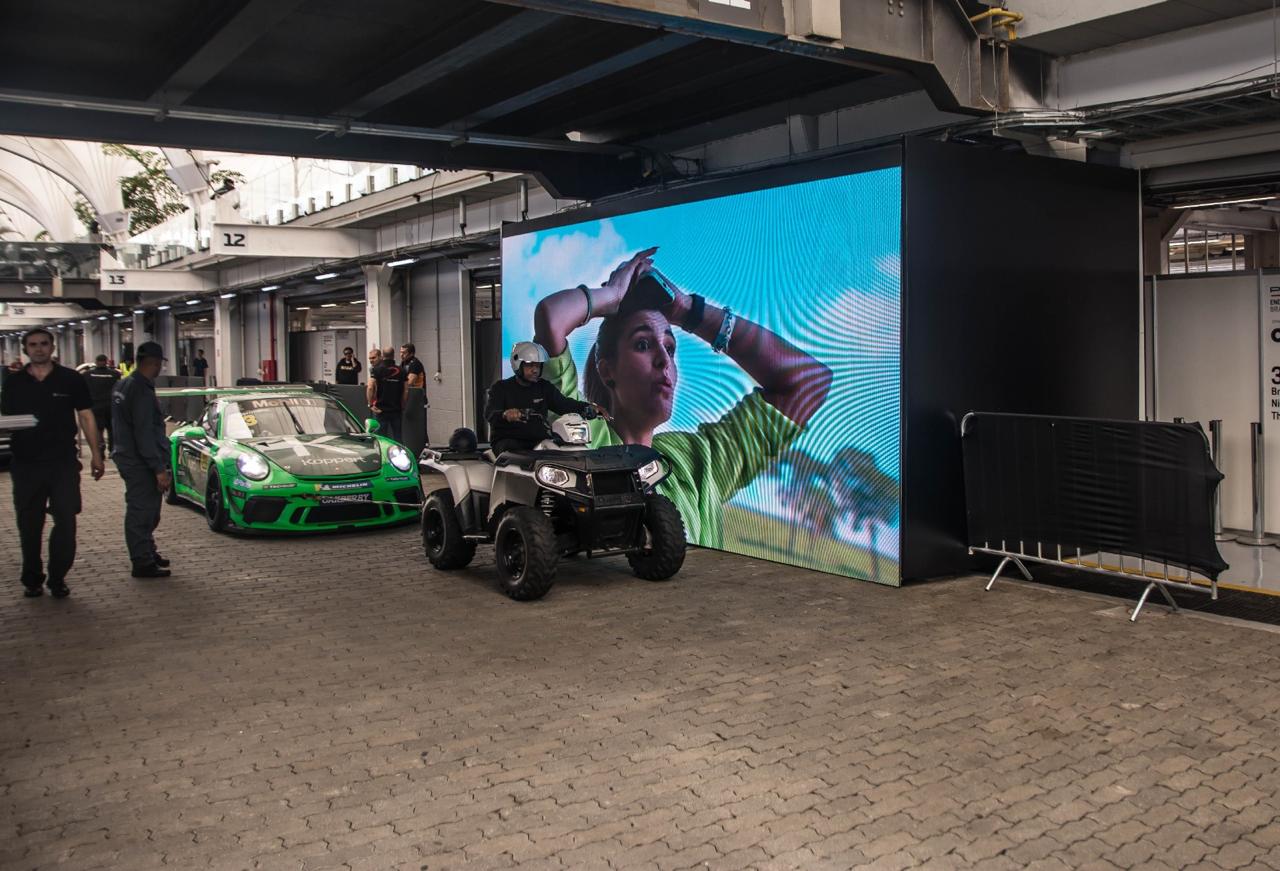 Aluguel de TVs Gigantes, Totem Interativo e Painel de LED para a Futurecom 2026